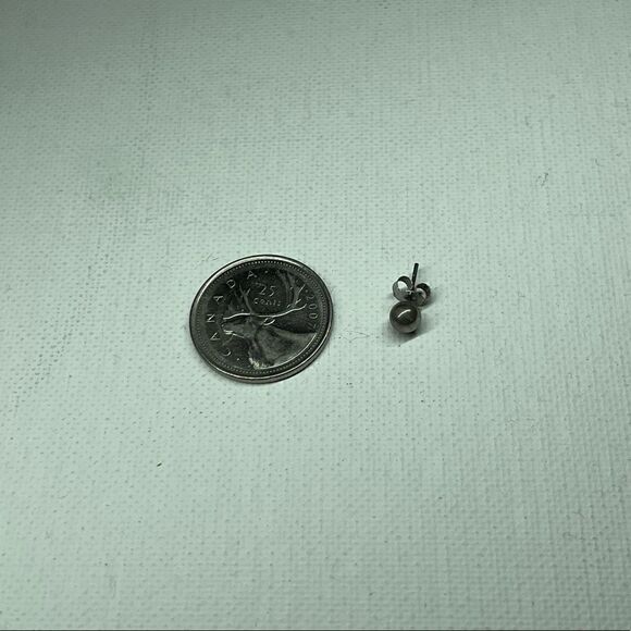 Vintage Silver Tone Ball Stud Earrings - Picture 4 of 4